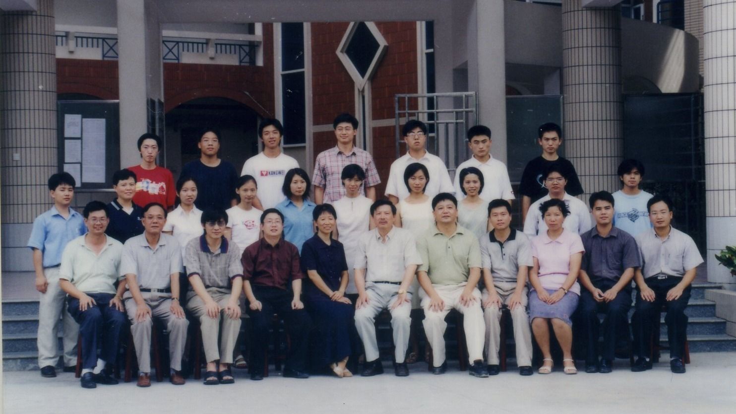 2002屆海洋物理畢業合影
