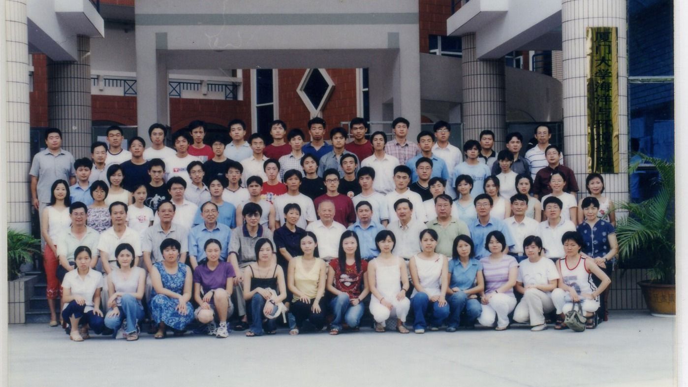 2002屆海洋與環境學院本科生畢業合影